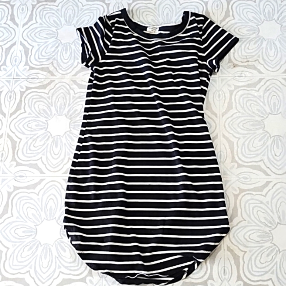 Womens Sleepwear top Sz L lounge shirt black white striped Crew shortsleeve